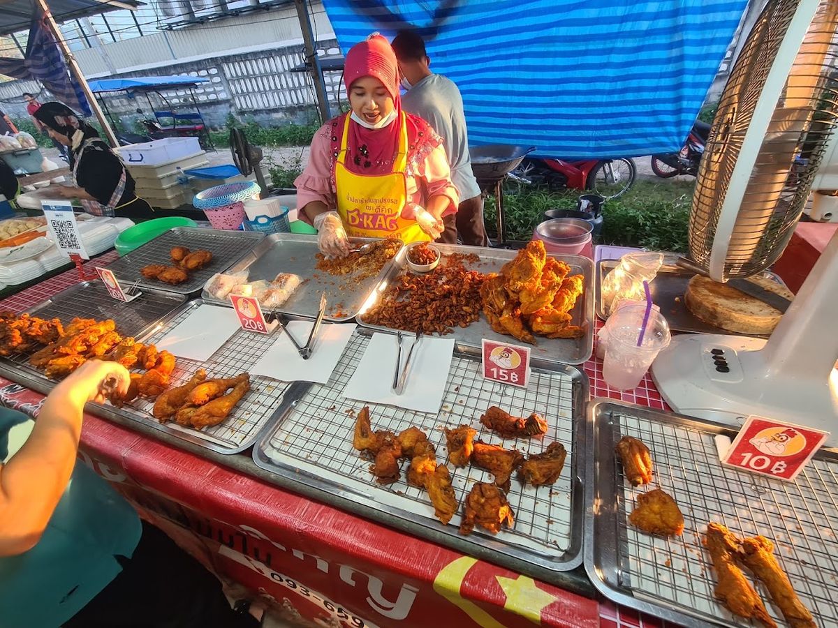 Thursday evening local market photo 3