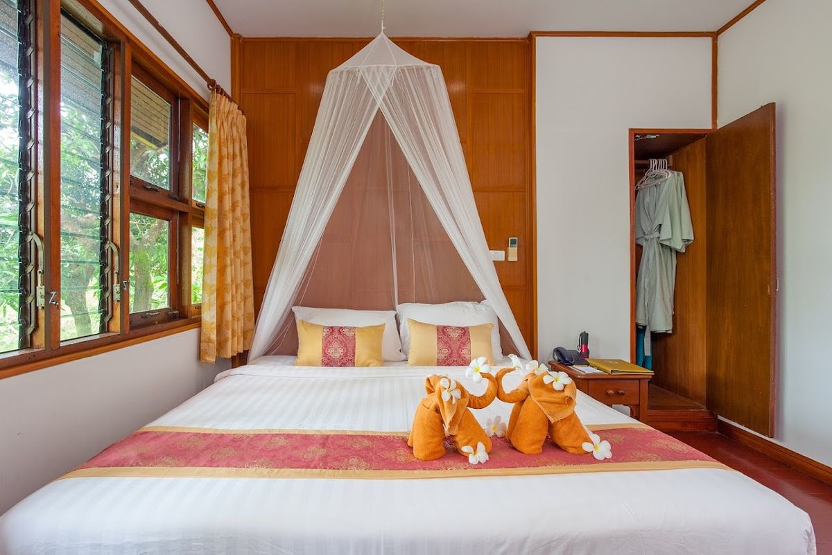 Phi Phi Natural Resort pool and grounds in Ao Nang