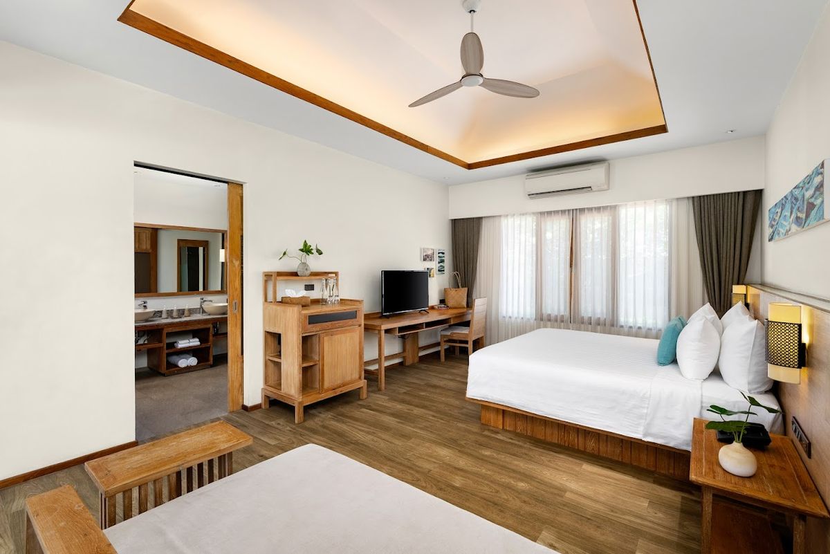 SAii Phi Phi Island Village Resort pool and grounds in Ao Nang