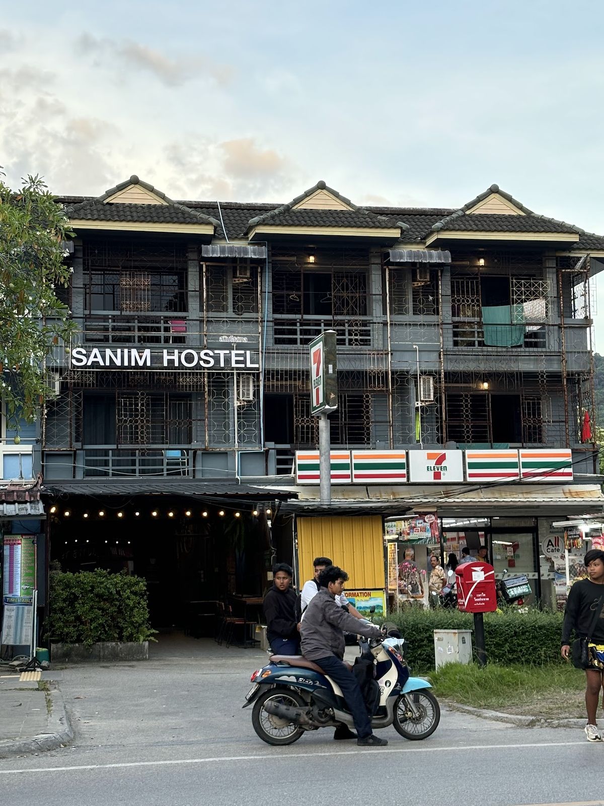 sanim hostel room interior in Klong Muang